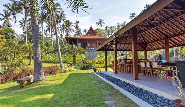Your own private beach and staff at this stunning 2-bedroom villa! Close to Balian Beach! in Kecamatan Selemadeg