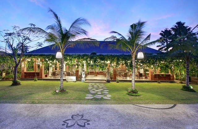 1 BR Suite Villa with a private pool, FREE return airport transfers
