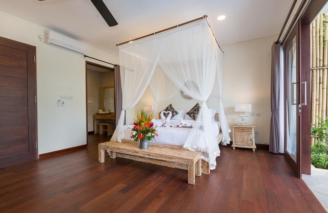 4 Bedroom Villa w/ Infinity Pool Near Ubud;