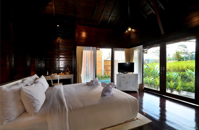 Beautiful Villa with Private Pool overlooking to Rice Field