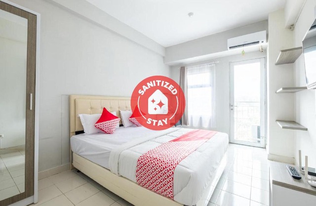 Vaccinated Staff - OYO 1405 Easton Park Residence in Bandung