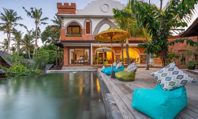 Peliatan House | 2500 m² House ∙ 21 bedrooms ∙ 30 guests