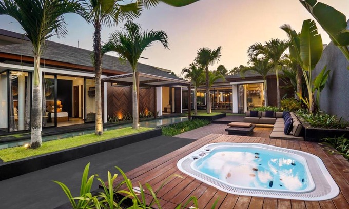 Sayan Villa | 692 m² Villa ∙ 5 bedrooms ∙ 10 guests
