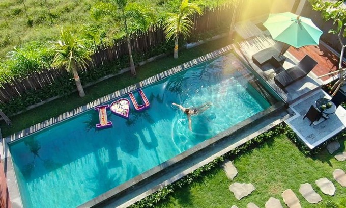 Melayang Bed & Breakfast | Galang hari villa