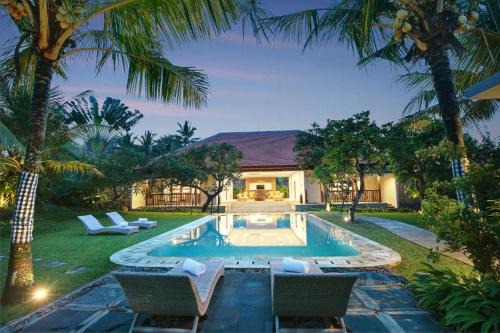 Melayang Villa | Jasmine Peony 4 BR Private Pool Villas JU01