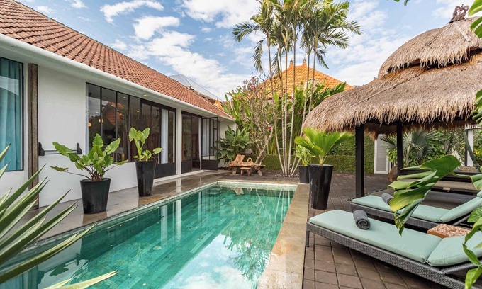 Umalas Villa | Paris-Style 1BR Honeymoon Villa With AC Enclosed Living & Pvt. Pool