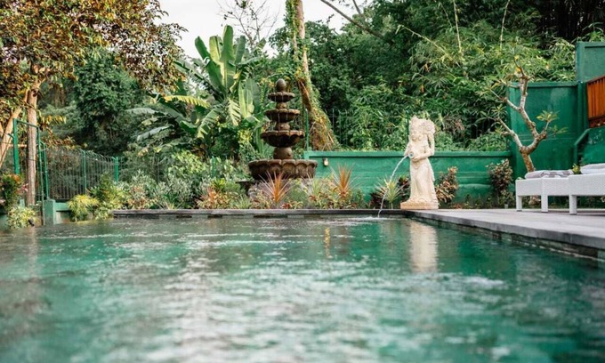 Celuk Bed & Breakfast | Rose luxury tropical eden forest view