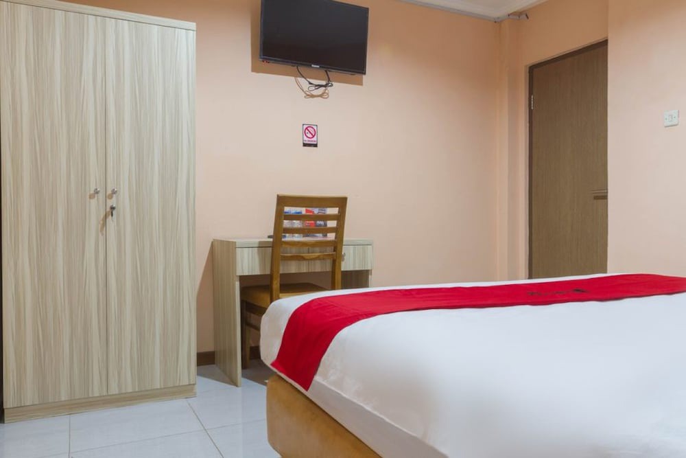 Bandung Hotel | RedDoorz Near Istana Plaza 2