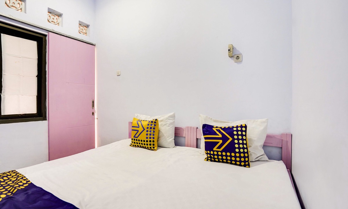 Lumajang Hotel | OYO Life 91626 Rr Kost Putri Syariah