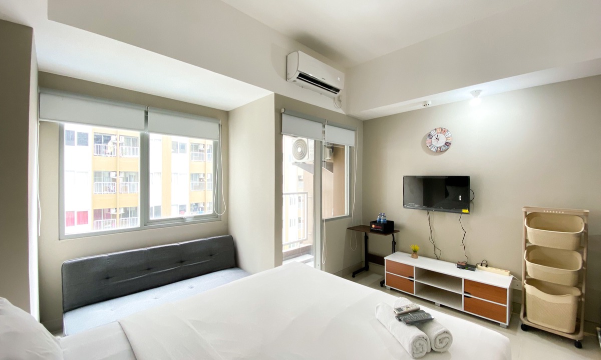 Duren Sawit Apartment | Homey and Cozy Stay Studio LRT City Jatibening Apartment