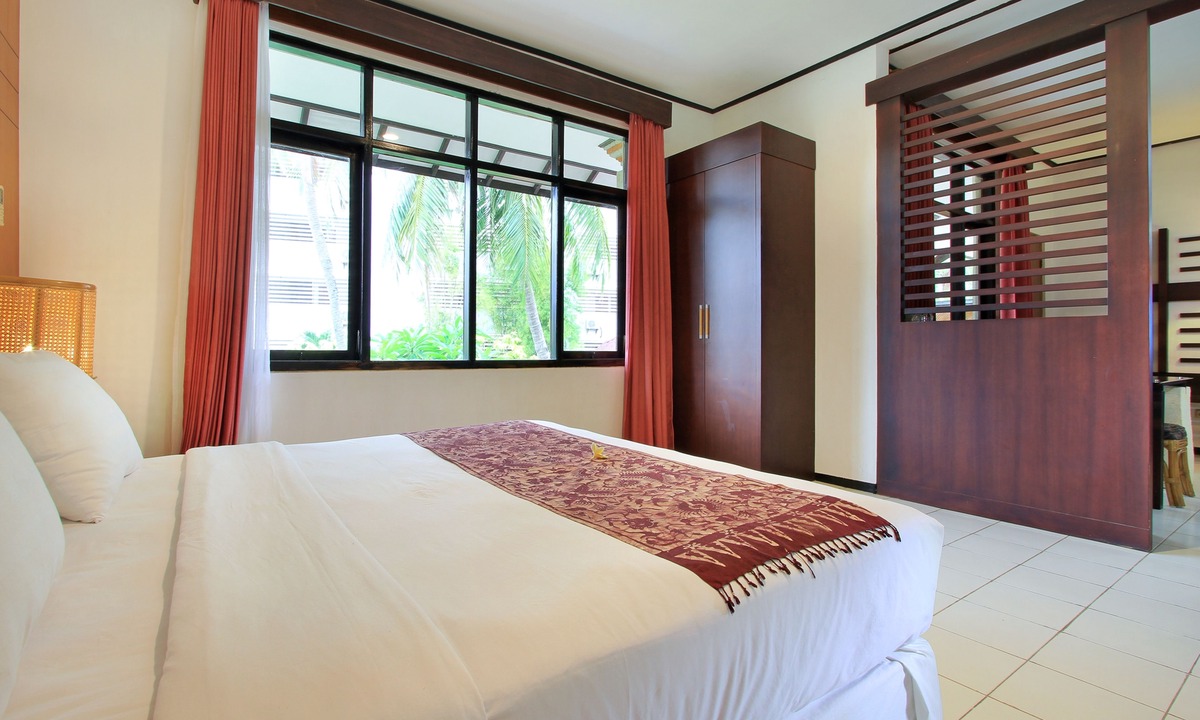 Legian Hotel | Puri Naga Beachfront Cottages
