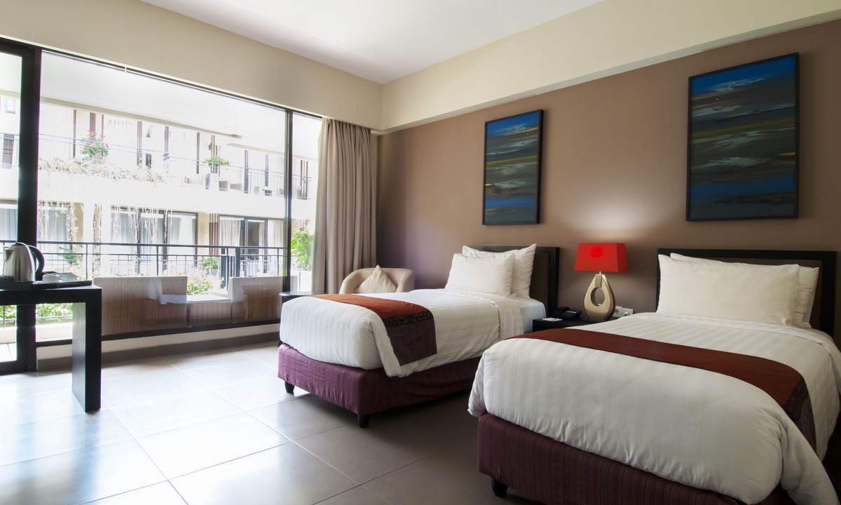 Sunset Road Hotel | 100 Sunset Hotel