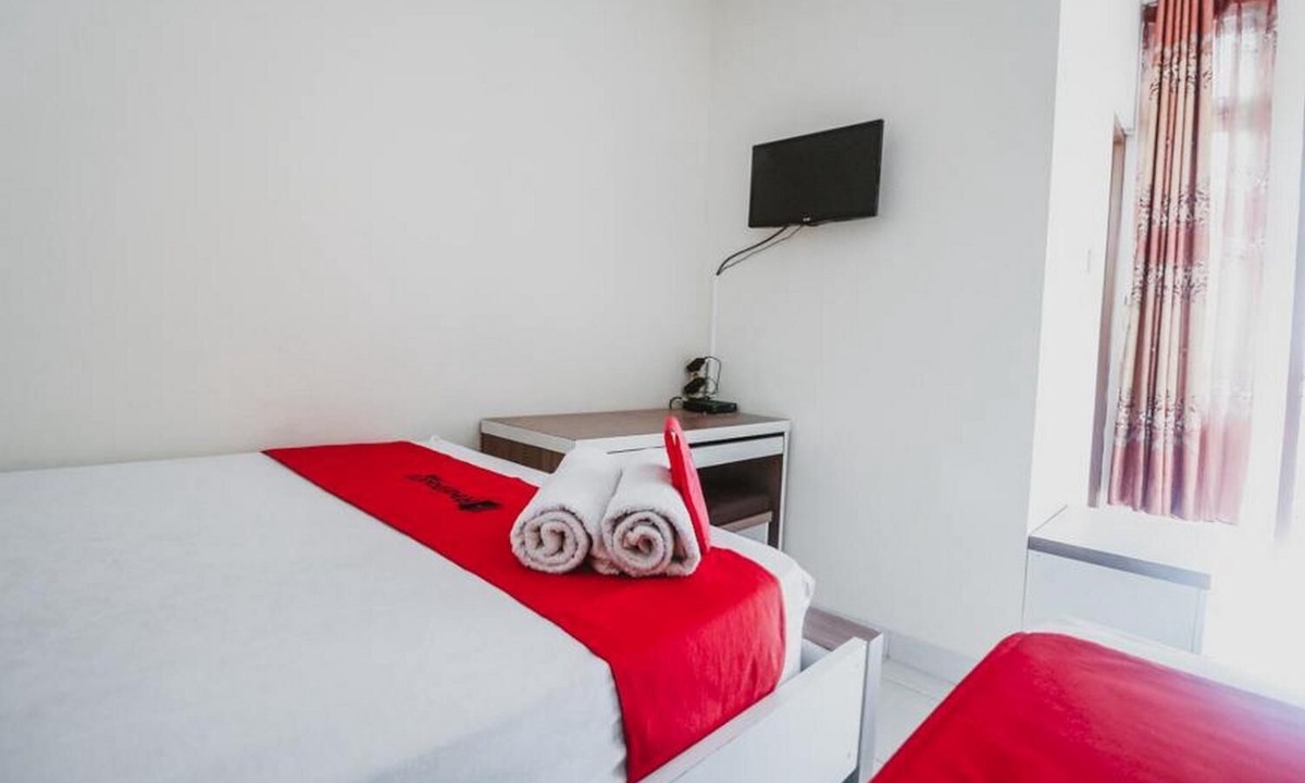 Bendungan Hilir Hotel | RedDoorz Plus near Semanggi