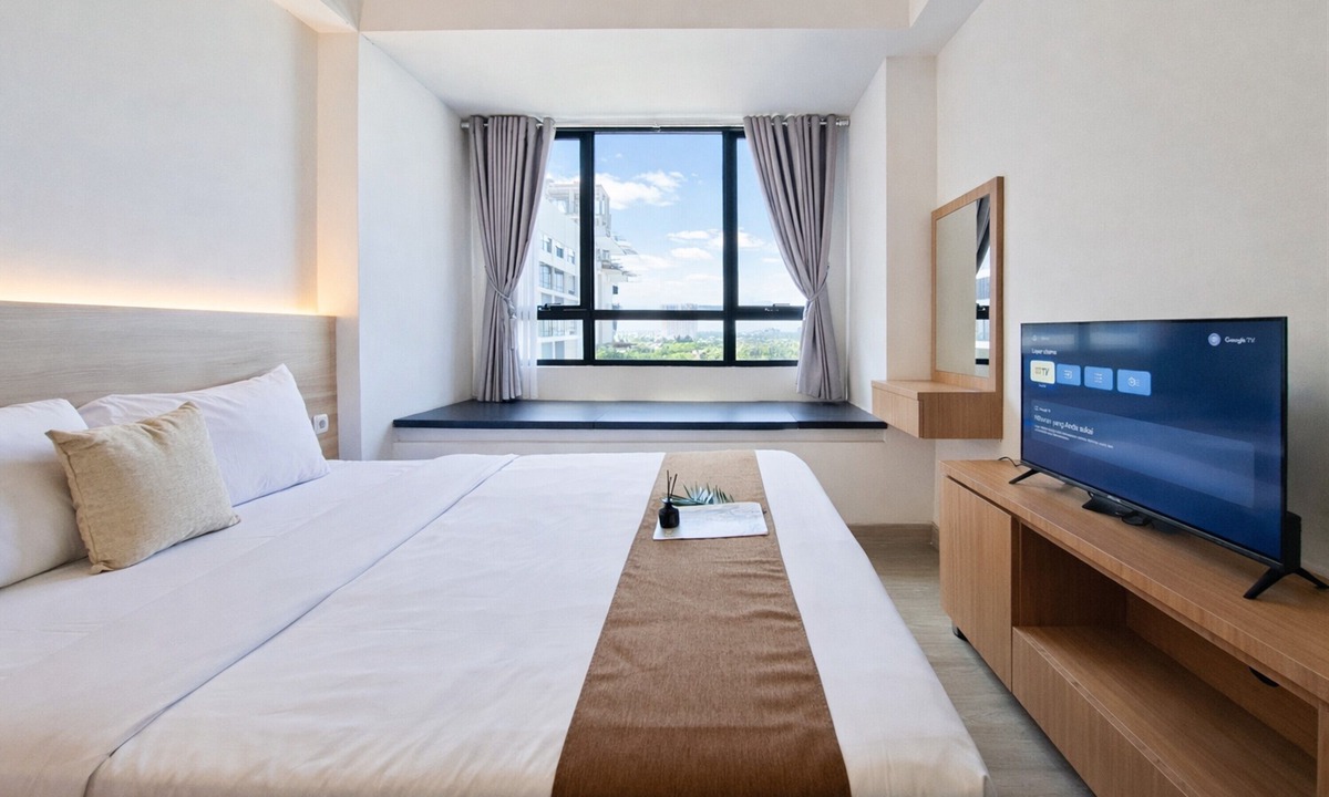 Panunggangan Utara Apartment | Splendid Warm Studio Room At Apartment Collins Boulevard