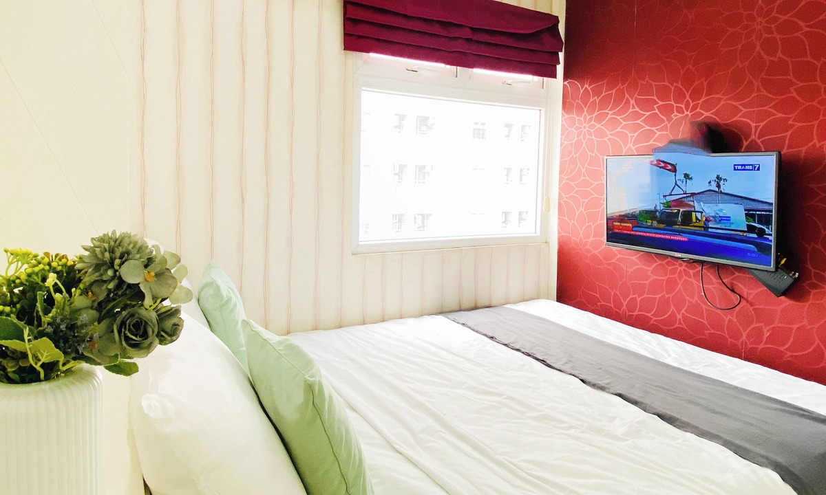 Rawasari Apartment | Vibrant Look 2Br At Apartment Green Pramuka City