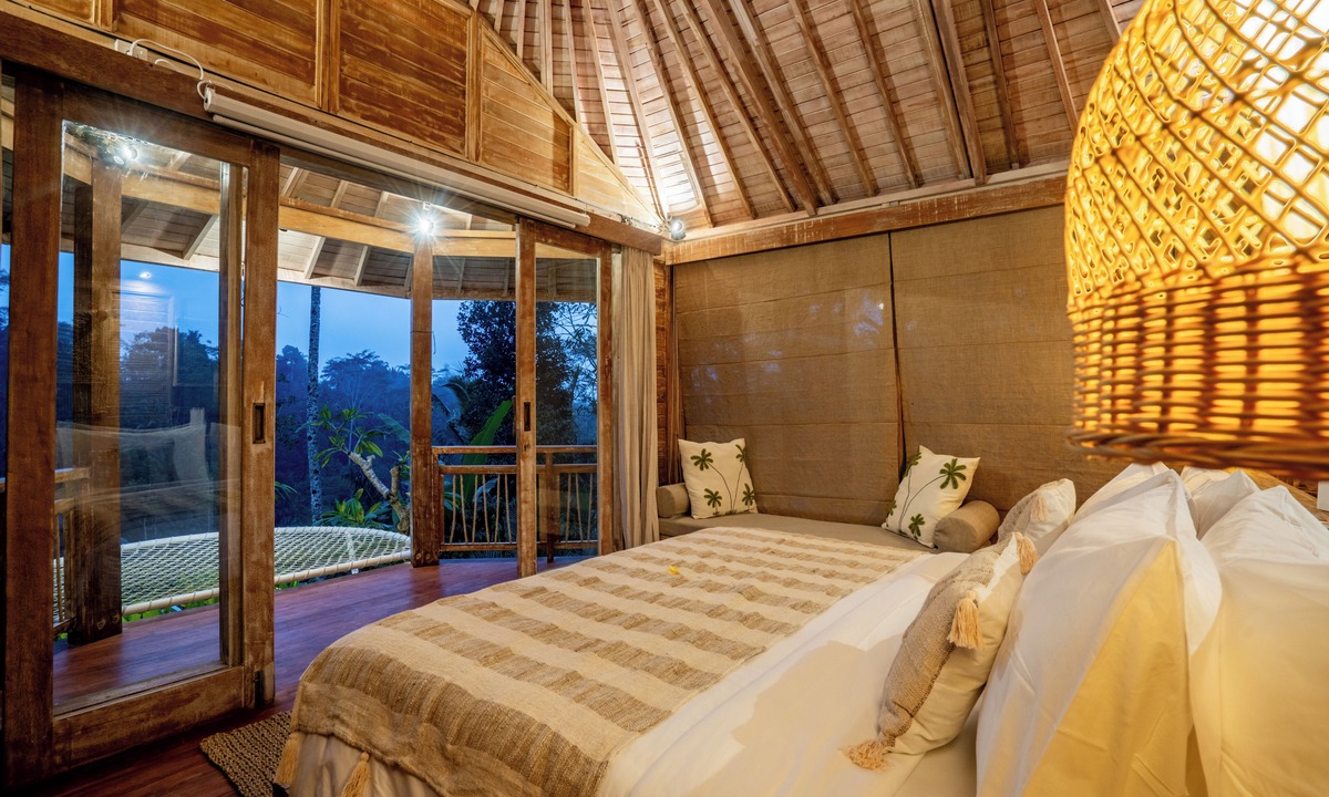 Melayang Cabin | Moonlit Jungle