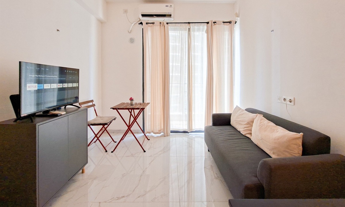 Bumi Serpong Damai Apartment | Cozy And Pool View 2Br At Sky House Bsd Apartment