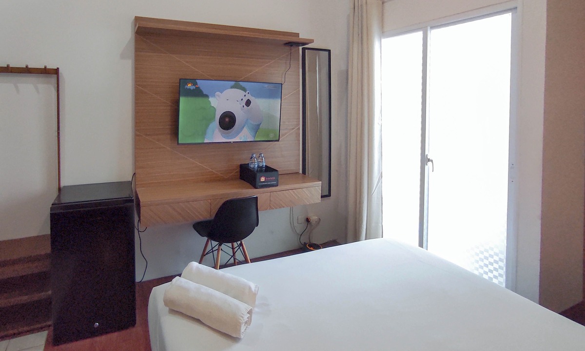 Sidoarjo Apartment | Homey Studio With Easy Pool Access Apartment At Suncity Residence