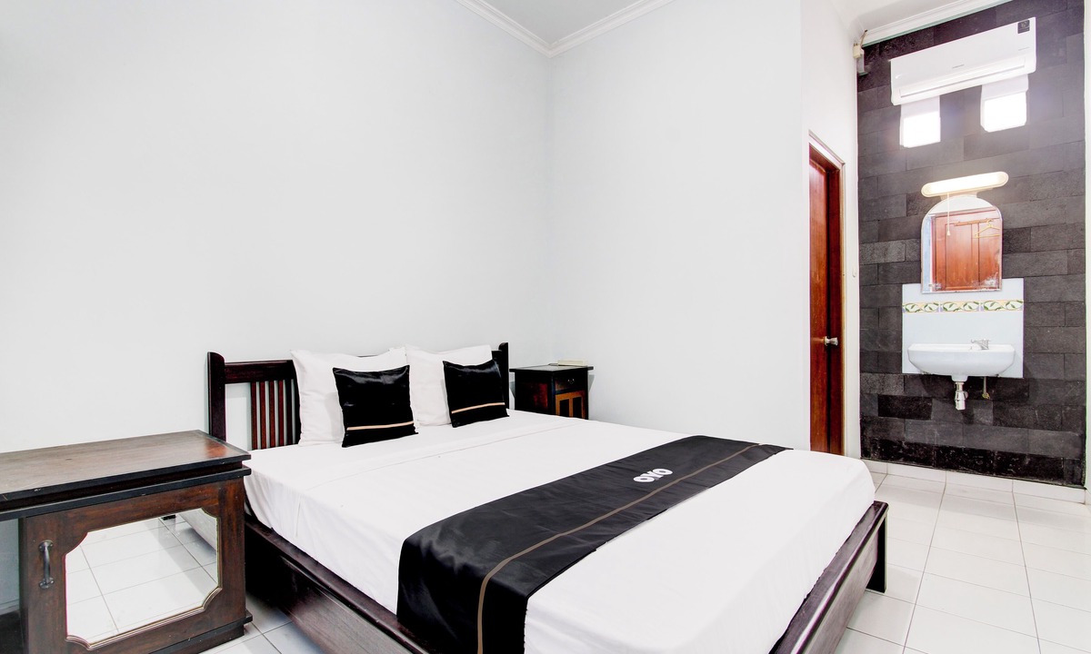 Wonosari Hotel | Capital O 93842 Jowo Segoro ResortNearPantai Sepanjang
