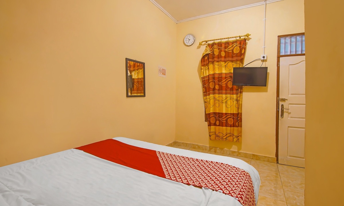 Padang Hotel | OYO 2946 Handira Homestay