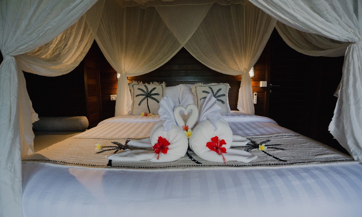 Mushroom Bay House | Sunset Star Huts