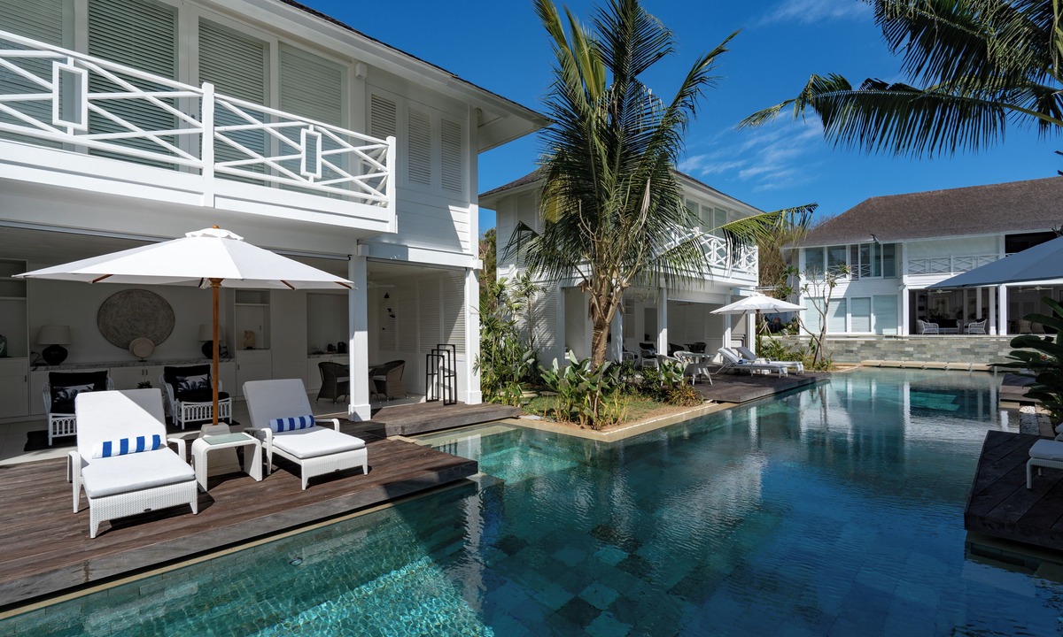 Mushroom Bay Hotel | White Horse Retreat