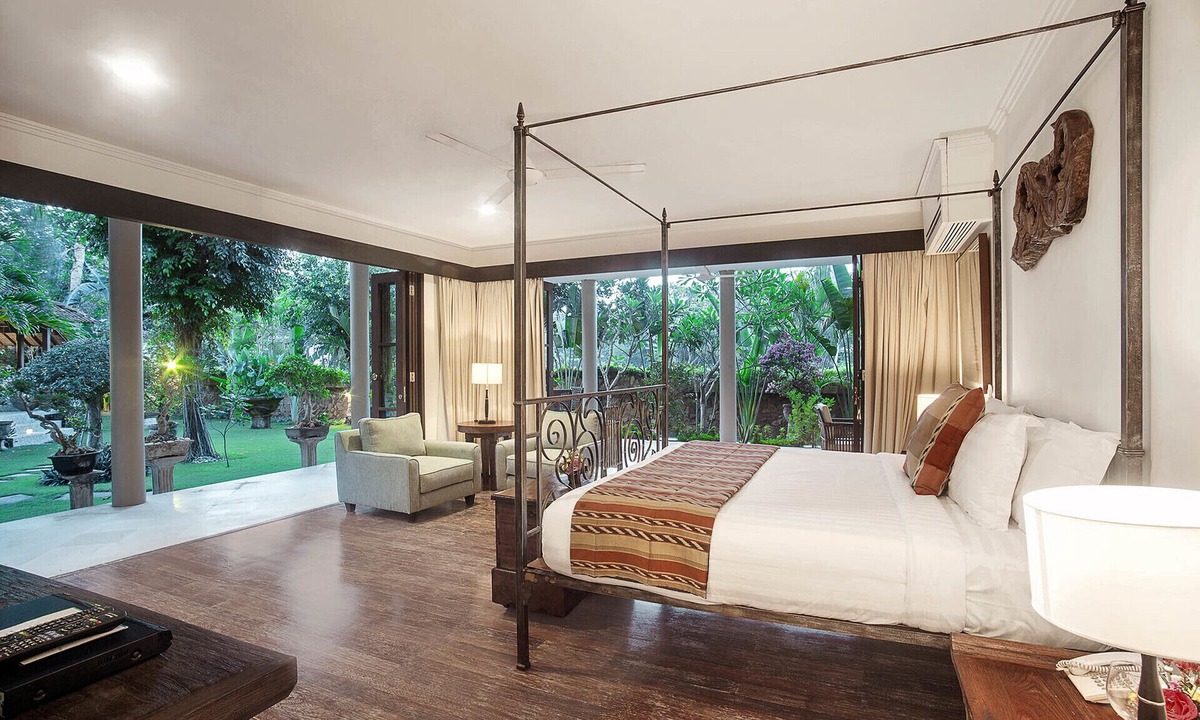 Berawa Villa | Tranquil Oasis with Ocean Breezes – Bali Villa 1110