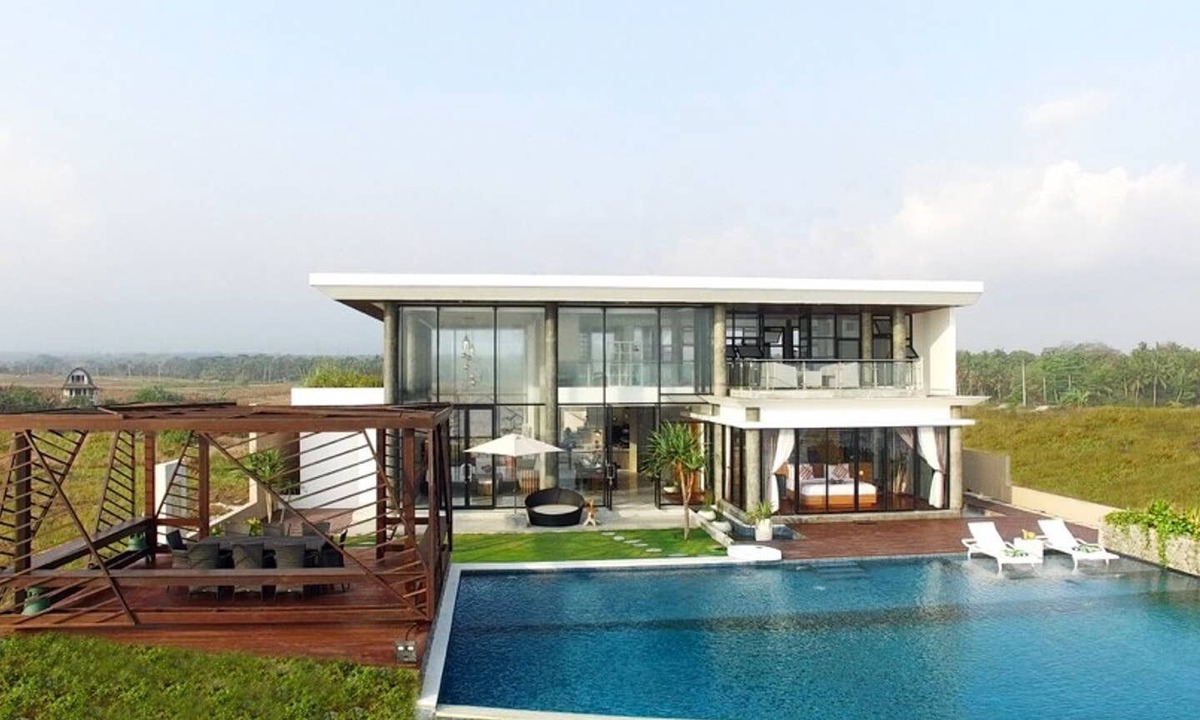 East Selemadeg Villa | absolute beachfront retreat for a couple