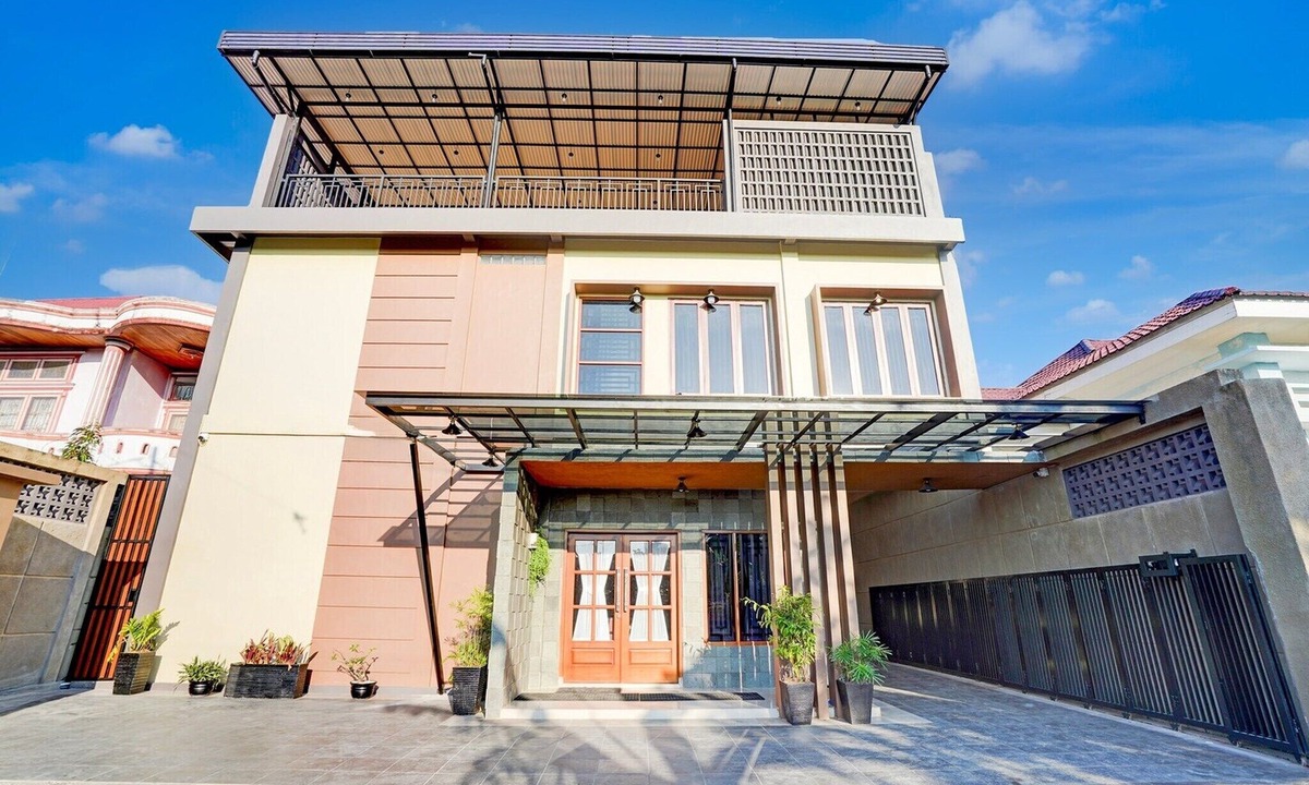Padang House | Luxury Deluxe DBL Retreat W/ Free WiFi and Parking