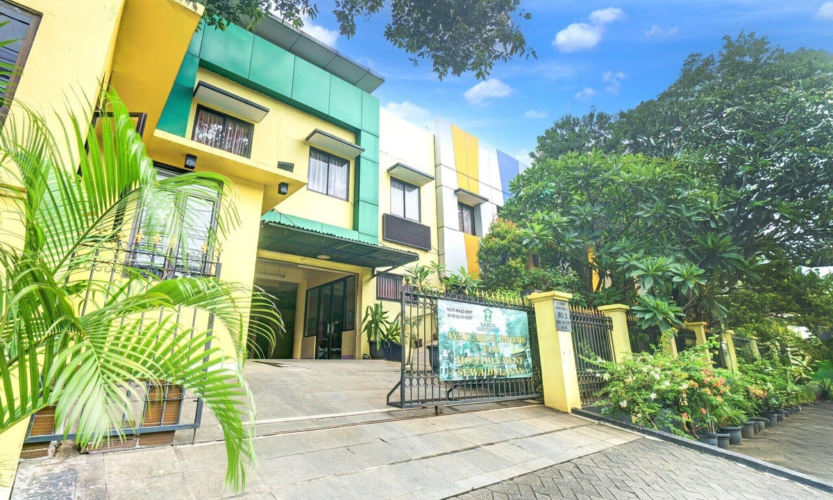 East Jakarta House | Cozy Twin Escape with Free WiFi and Parking