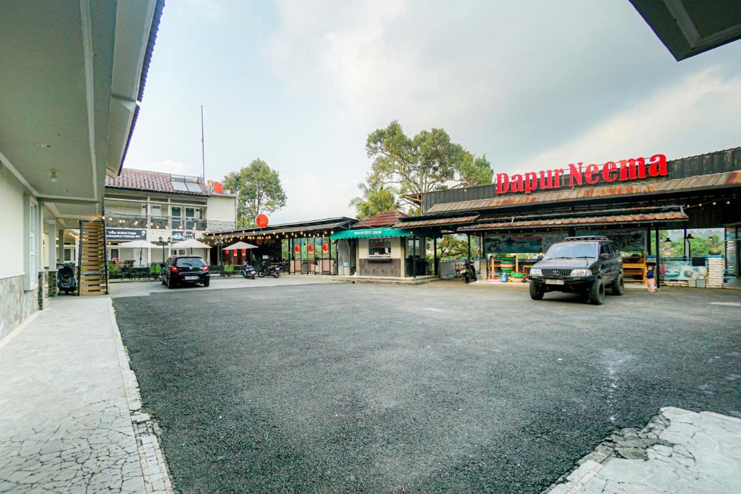 Jambelaer Hotel | RedDoorz Resort at ISTC Sukabumi