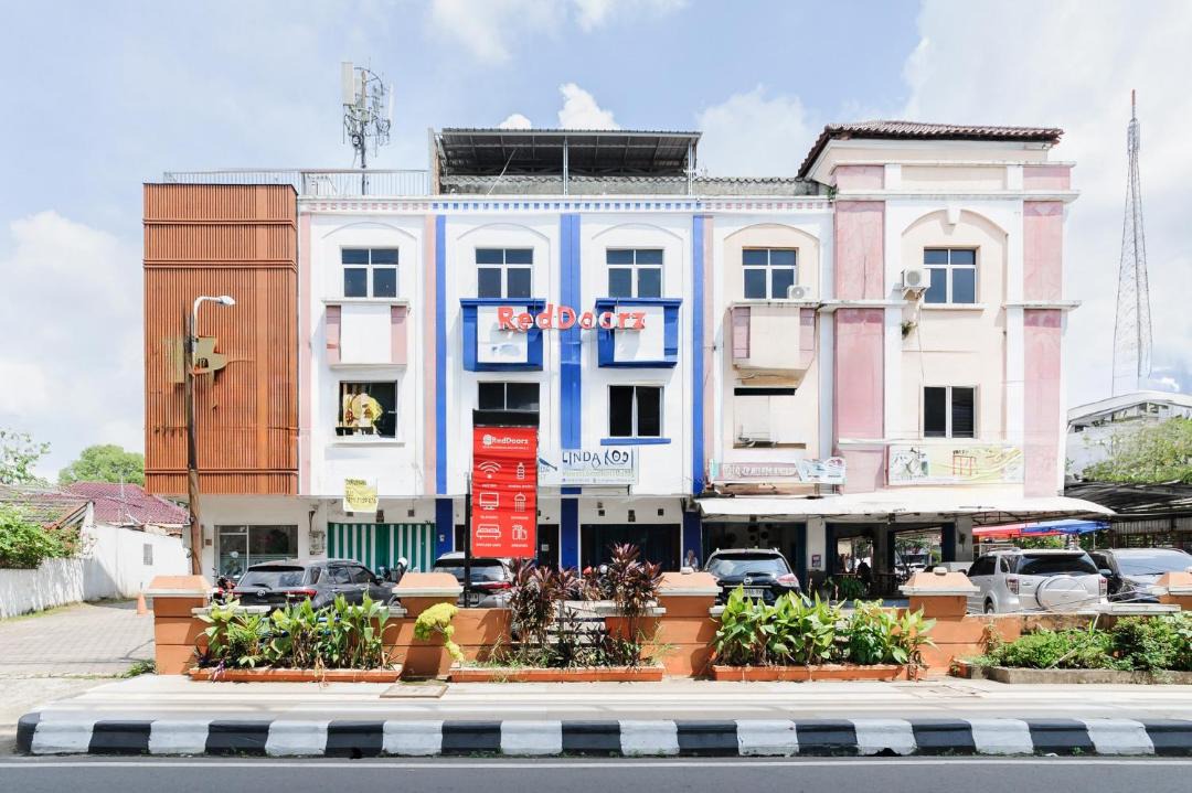 Palembang House | RedDoorz near Palembang Square Mall 2