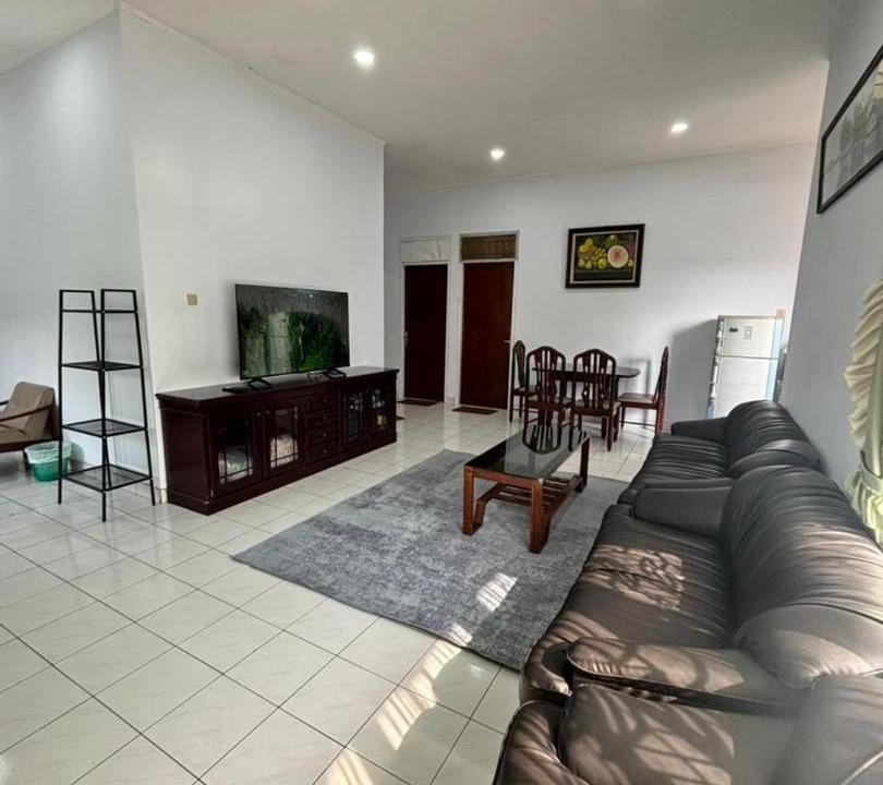 Cipanas Villa | NEW 3BR Villa Golden Spring with Netflix 8 Guest! by Betah Banget