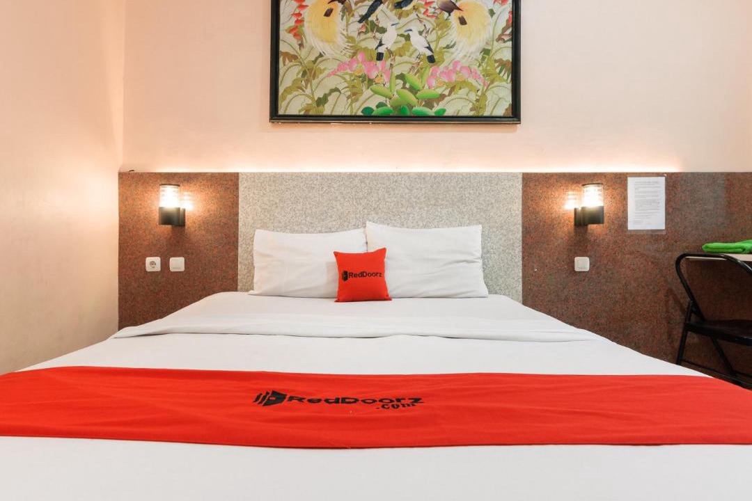 Serang Hotel | RedDoorz Syariah near Mall Of Serang