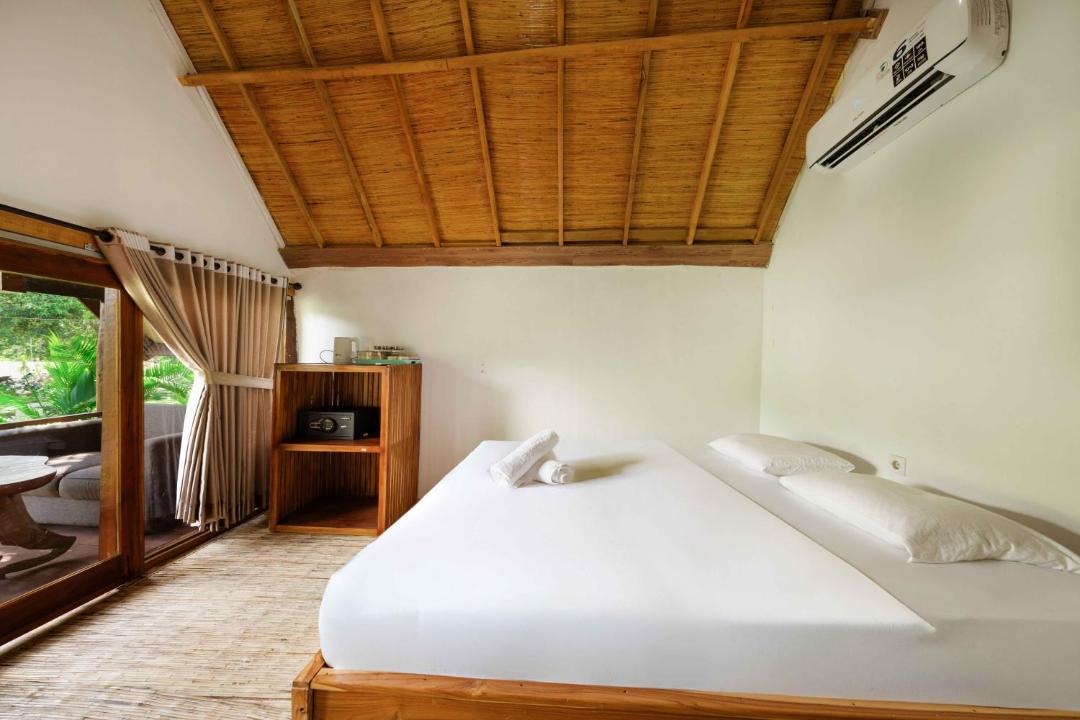 Sumbawa Barat Villa | Kaia Raya Surf Lodge