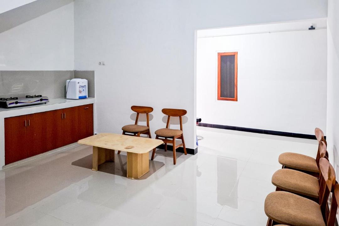 West Semarang House | RedDoorz Syariah AN NUR near Exit Toll Krapyak 3 Semarang