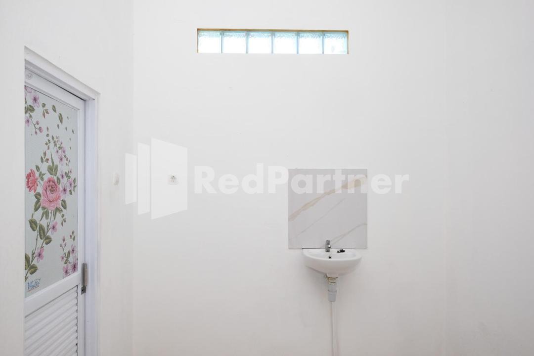 Temon Hotel | Elma Guesthouse YIA KulonProgo Yogyakarta Mitra RedDoorz