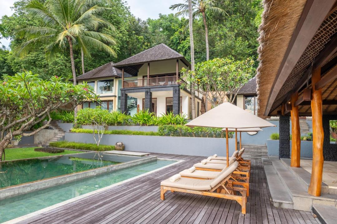 Mangsit Villa | Qusia Three Bedroom Luxury Villa