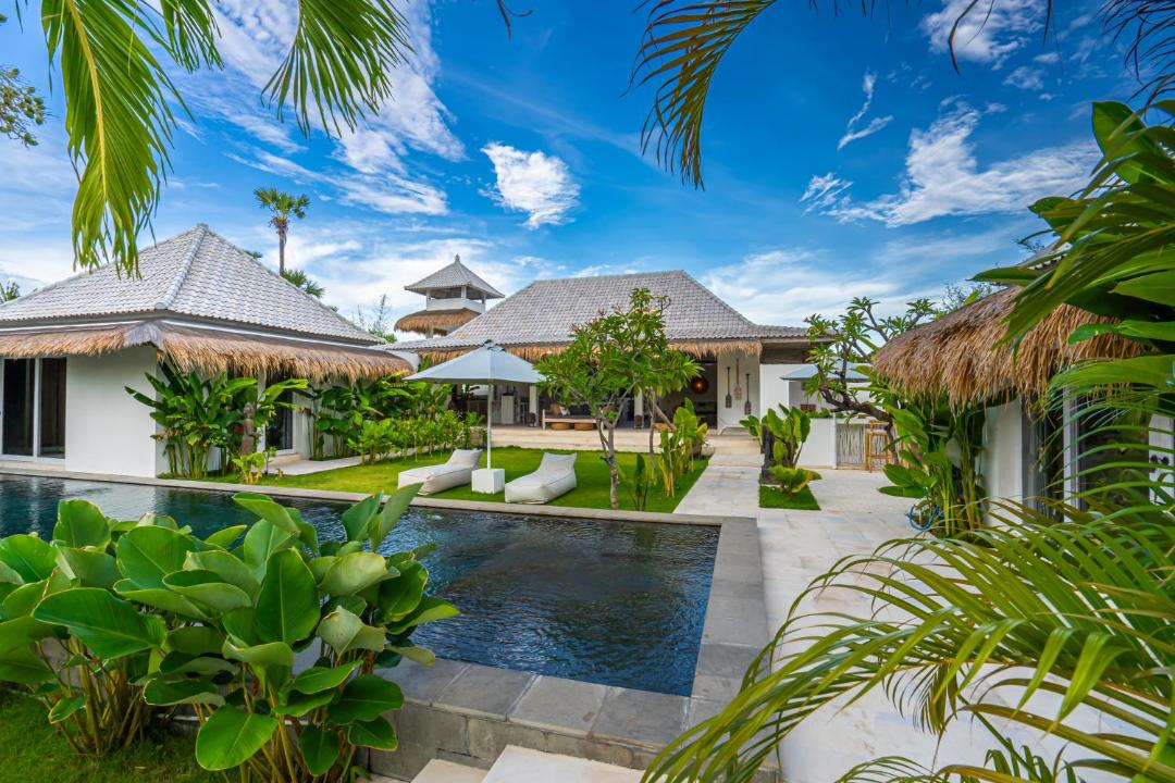 Purwakerti Villa | OMAÏA Private villas