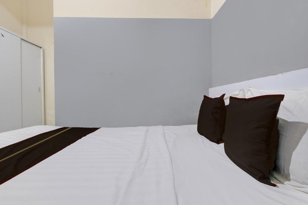 Surakarta Hotel | OYO 94919 Nay Guesthouse Dan Kost