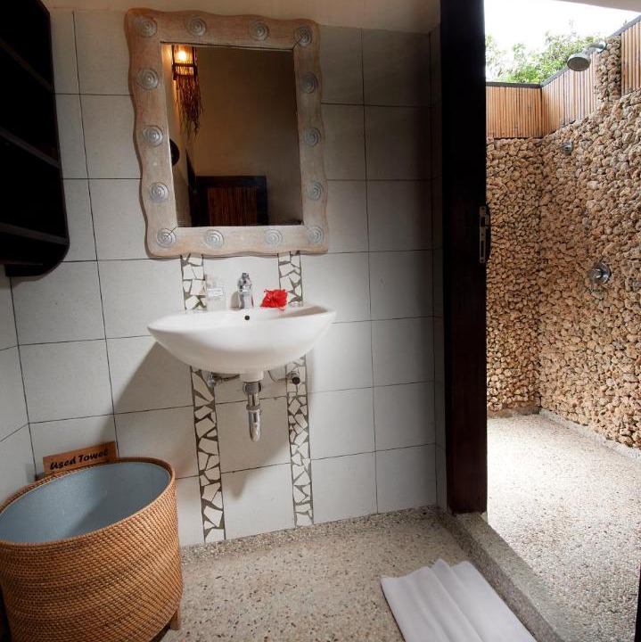 Bitung Cabin | Cocotinos Lembeh a Boutique Dive Lodge