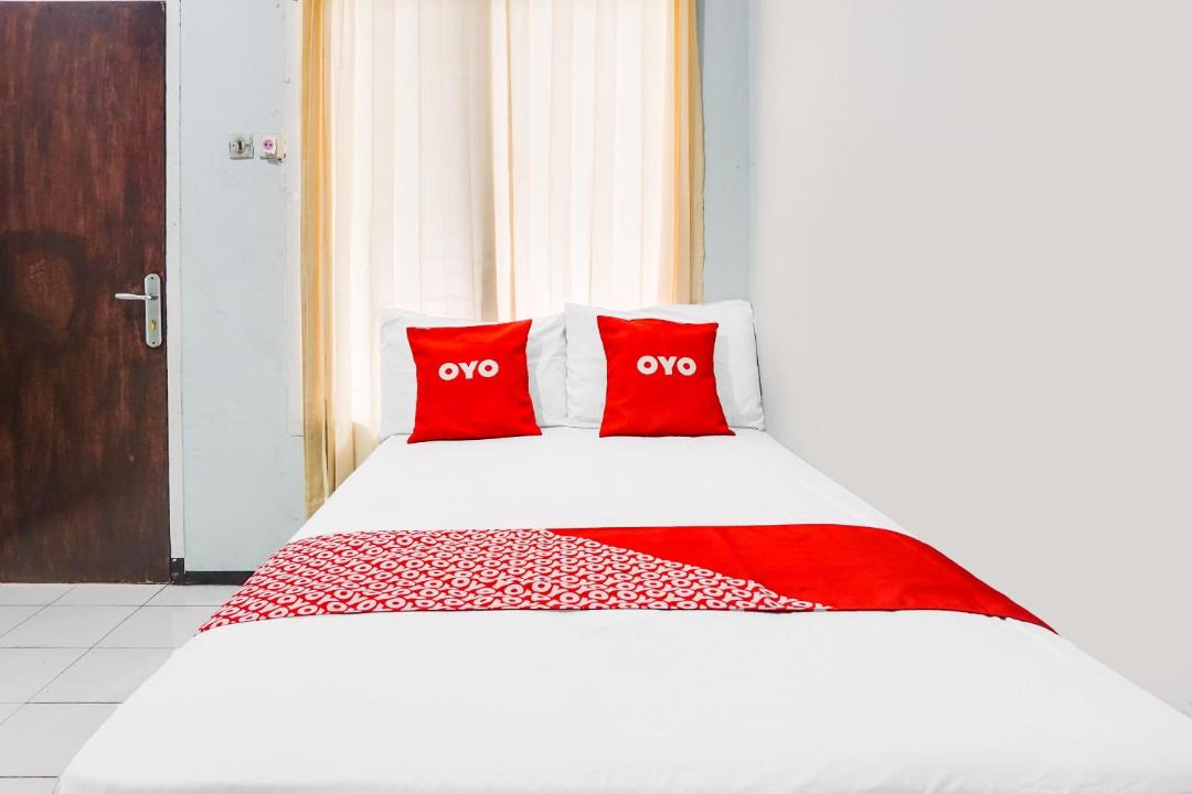 Dinoyo Hotel | OYO 91926 Serayu Sumbersari Homestay