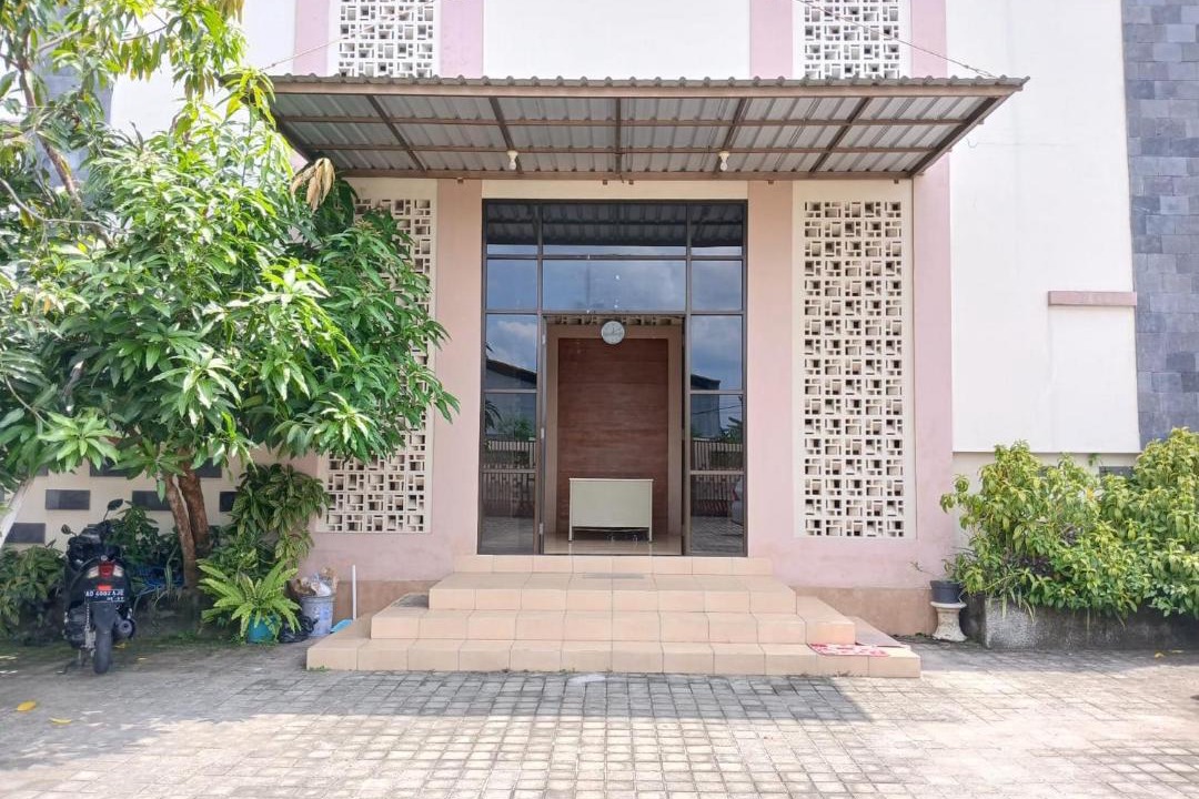 Klaten Hotel | RedDoorz Syariah near Masjid Al-Aqsha Klaten
