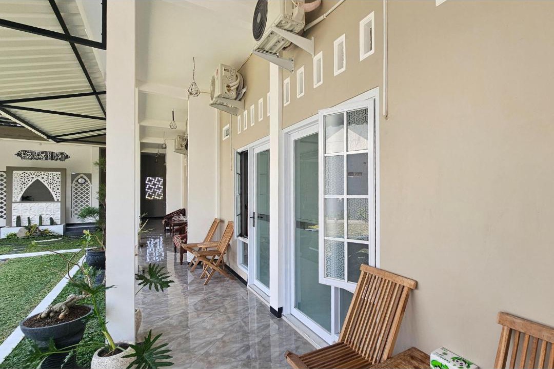 Blitar Hotel | Guest House Saqeena Syariah Near Blitar Park RedPartner
