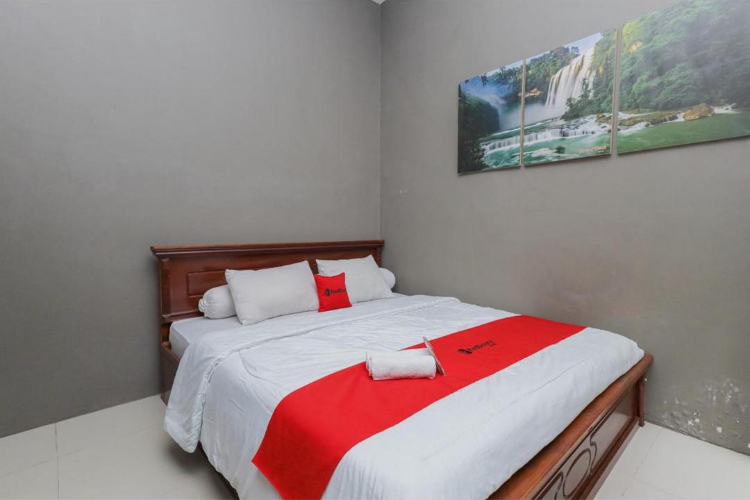 Kepanjen Hotel | Reddoorz Syariah at House Of Melati Kepanjen