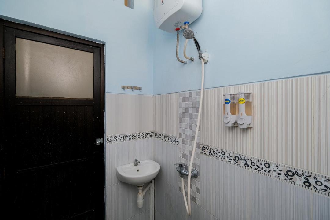 Tuban Hotel | RedDoorz Syariah near RSUD Tuban