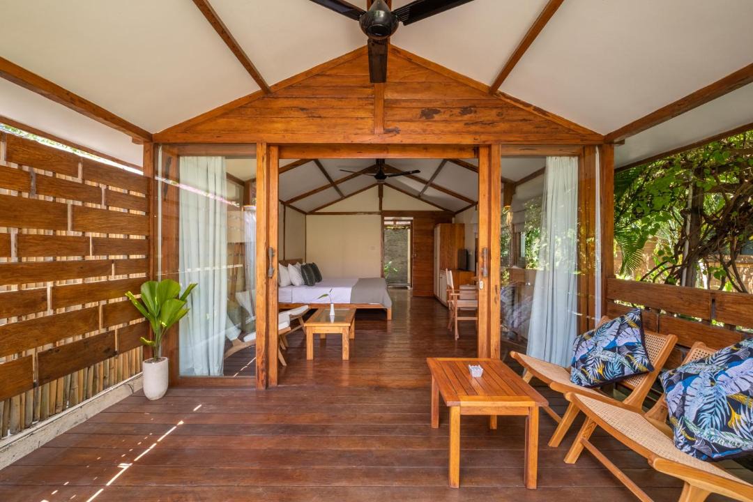 Gili Trawangan Hotel | Gili Teak Beach Front Resort