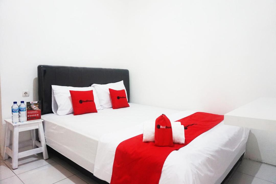 Blitar Hotel | RedDoorz @ Jalan Tanjung Blitar