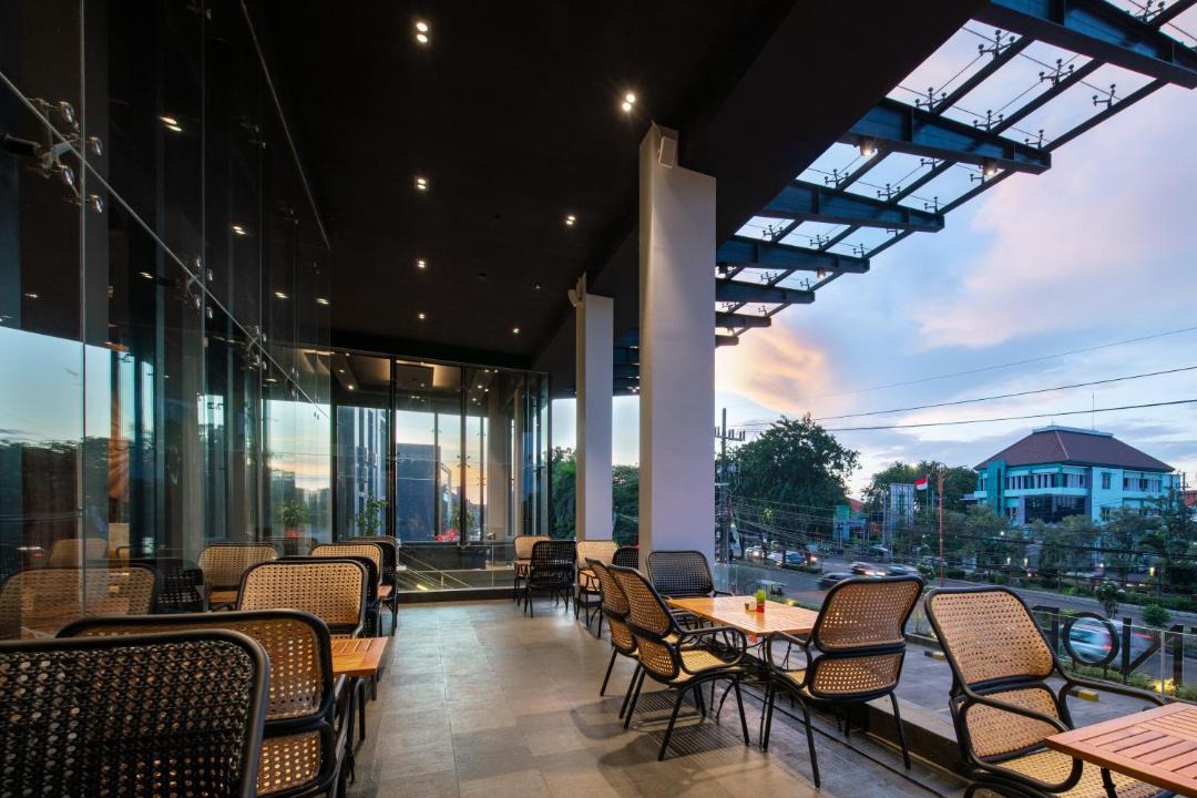 Sidoarjo Hotel | Luminor Hotel Airport Sidoarjo By WH , Best Choice and Strategic Location with a Rooftop area in Town