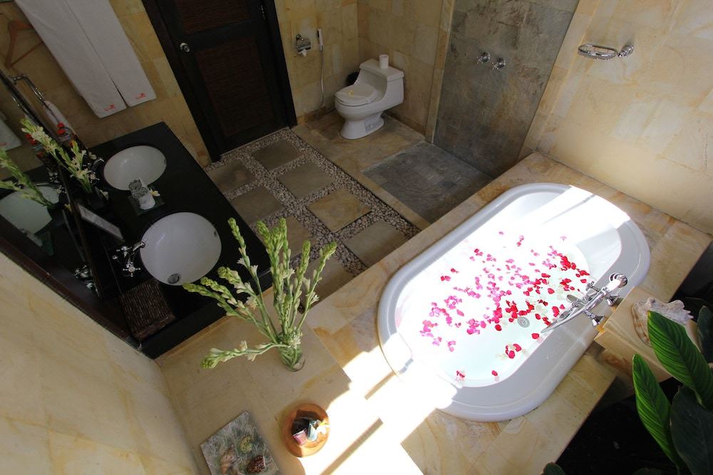 Photo of Bathroom in Laksmana